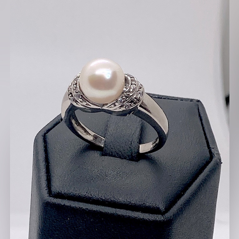 Vtg 925 Sterling Silver Freshwater Pearl & CZ Accent Stone Ring | Sz 8